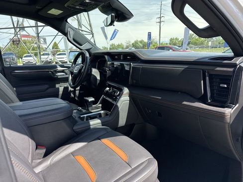 Certified 2025 GMC Sierra 1500 AT4 w/ Technology Package AWD/4WD image 31