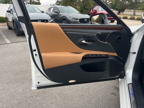 Used 2025 Lexus ES 300h Ultra Luxury image 29