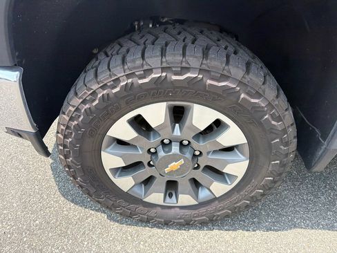 Used 2022 Chevrolet Silverado 2500 LT w/ Convenience Package AWD/4WD image 10