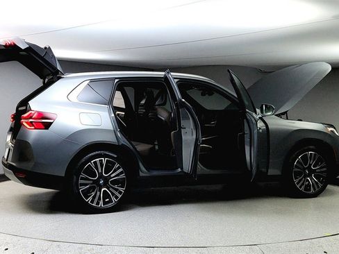 Used 2025 BMW X3 xDrive30i w/ Premium Package image 12