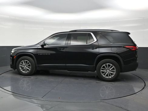 Used 2023 Chevrolet Traverse LT FWD image 2