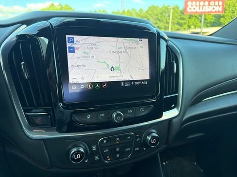 Used 2022 Chevrolet Traverse RS FWD image 18