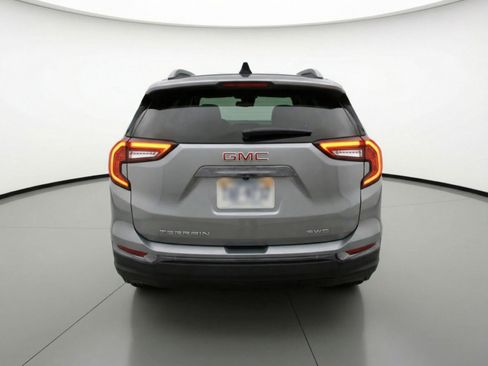 Used 2024 GMC Terrain SLT image 7