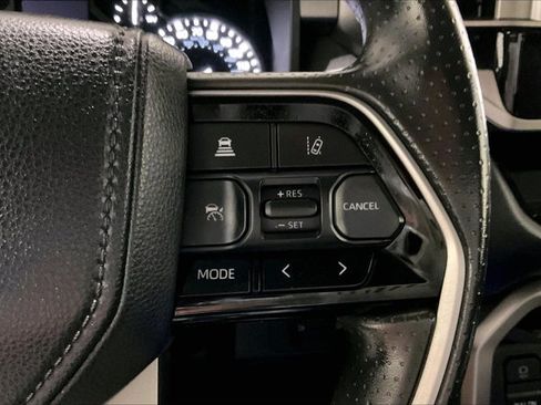 Used 2022 Toyota Tundra SR5 w/ SR5 Convenience Package AWD/4WD image 19