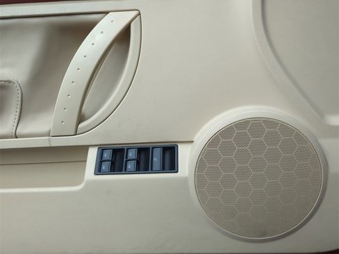 Used 2008 Volkswagen Beetle SE image 31