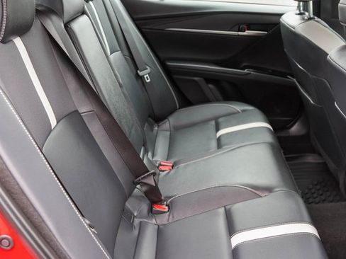 Used 2025 Toyota Camry SE image 16