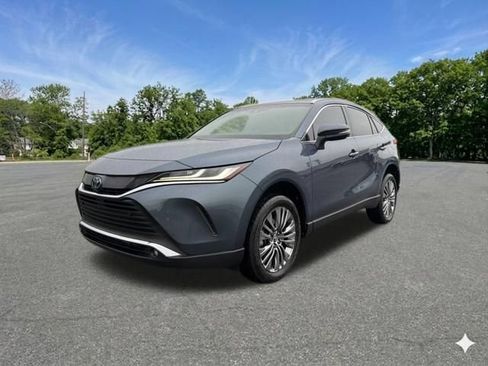 Used 2024 Toyota Venza XLE AWD/4WD image 4
