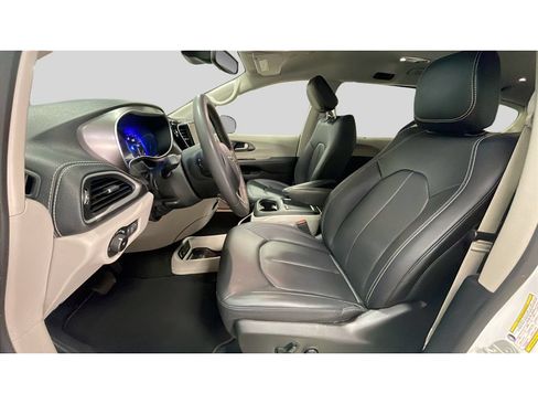 Used 2024 Chrysler Pacifica Touring-L w/ Road Tripper Package FWD image 12