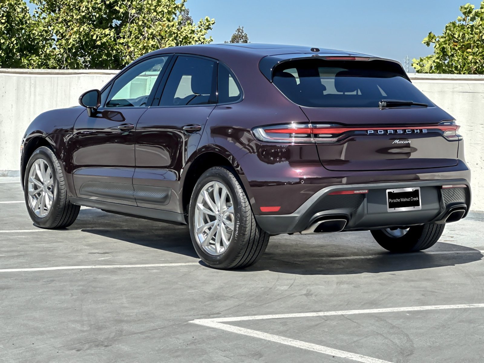Used 2023 Porsche Macan AWD/4WD image 4