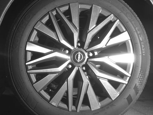 Used 2025 Nissan Altima 2.5 SV FWD image 14