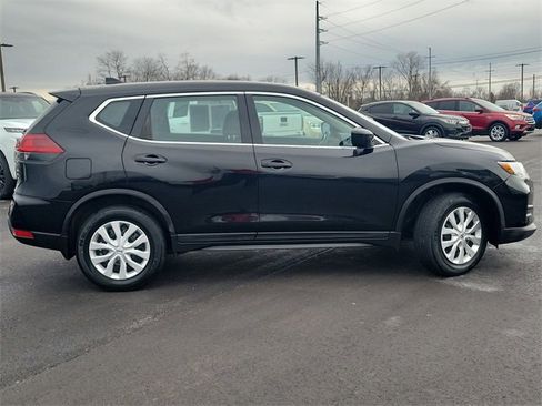 Used 2018 Nissan Rogue S image 8