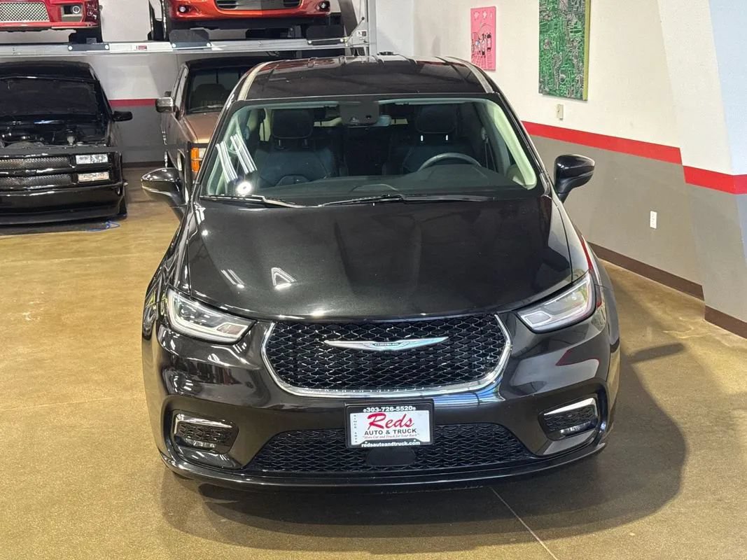 Used 2023 Chrysler Pacifica Touring-L FWD image 5