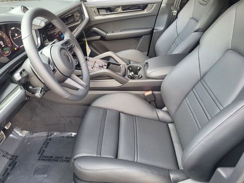 New 2025 Porsche Cayenne Turbo image 21