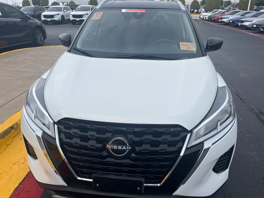 Used 2024 Nissan Kicks SV FWD image 2
