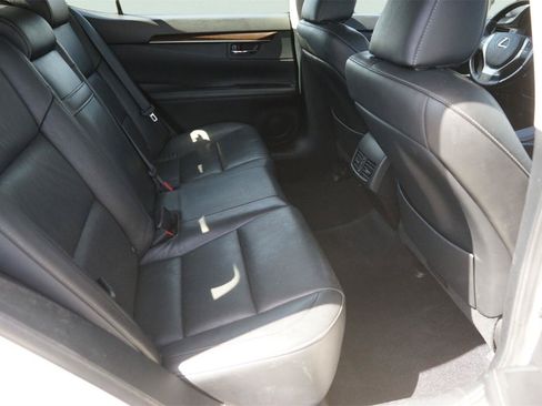 Used 2014 Lexus ES 350 w/ Luxury Package FWD image 16