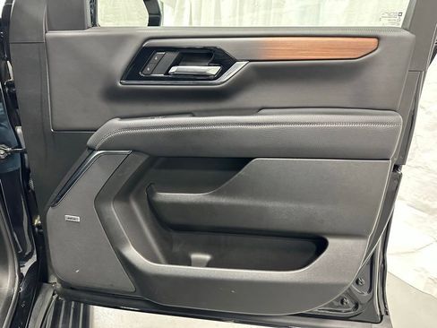Used 2025 GMC Yukon XL Denali w/ Sun & Power Step Package AWD/4WD image 55