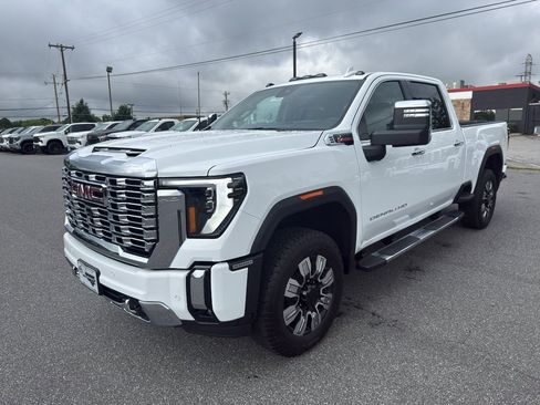 New 2026 GMC Sierra 2500 Denali w/ Technology Package AWD/4WD image 2