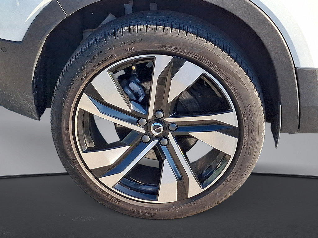 Certified 2024 Volvo XC40 B5 Plus w/ Protection Package Premier AWD/4WD image 33