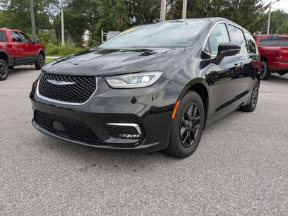 Used 2023 Chrysler Pacifica Touring-L
