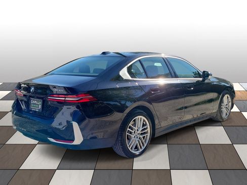 Used 2024 BMW 530i w/ Premium Package image 4