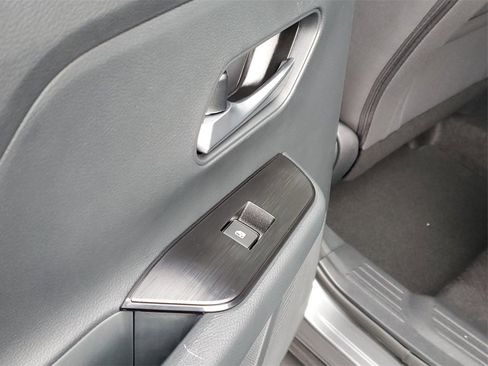 Used 2025 Nissan Kicks SV w/ SV Premium Package image 9