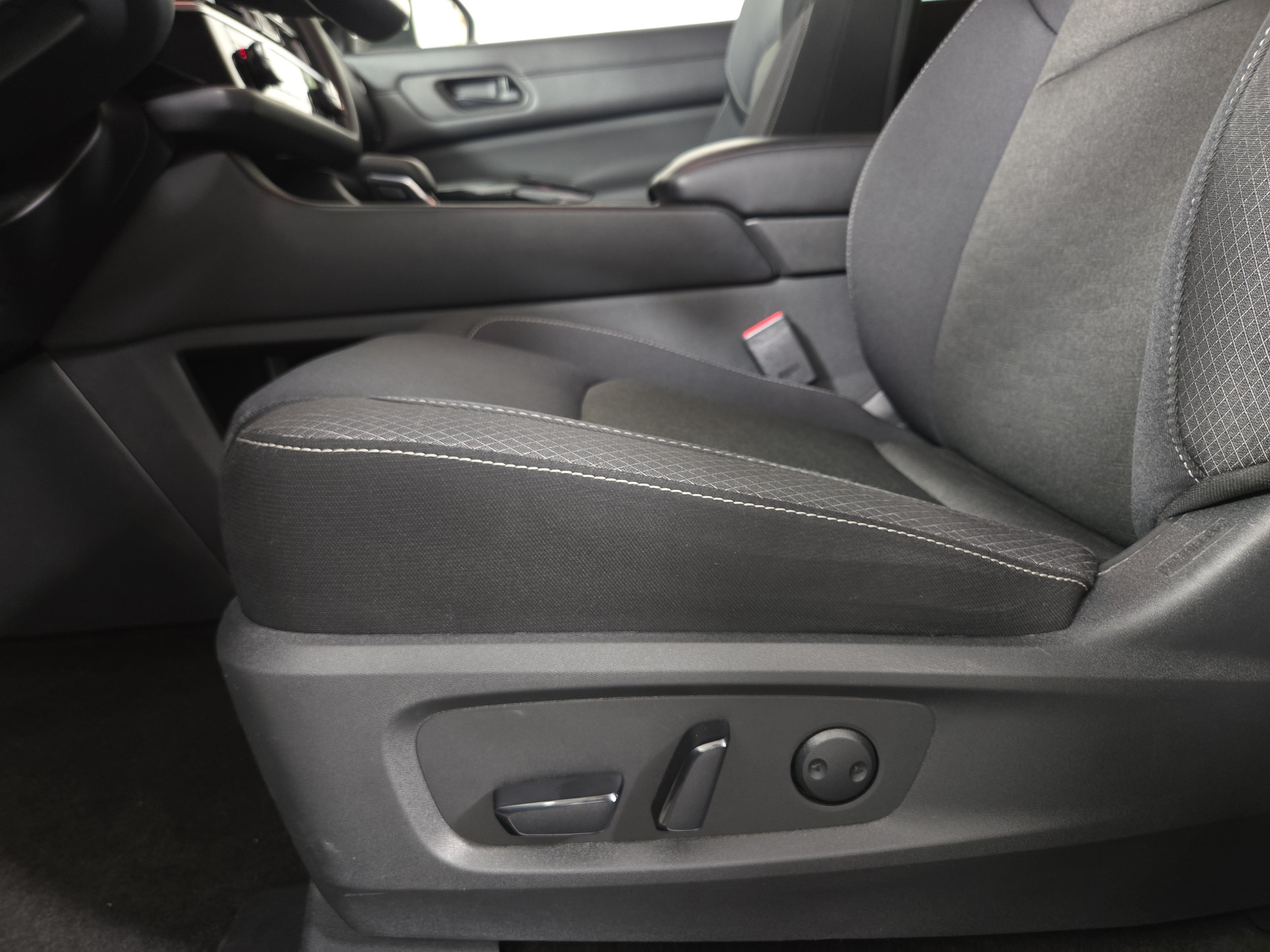 Used 2024 Nissan Pathfinder SV AWD/4WD image 31