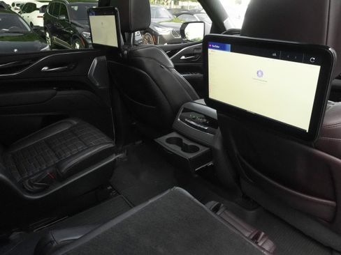 Used 2022 Cadillac Escalade Sport Platinum w/ Heavy-Duty Trailer Package AWD/4WD image 33
