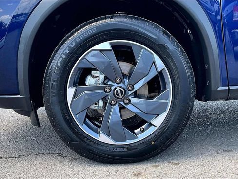 Used 2025 Nissan Rogue SV FWD image 34