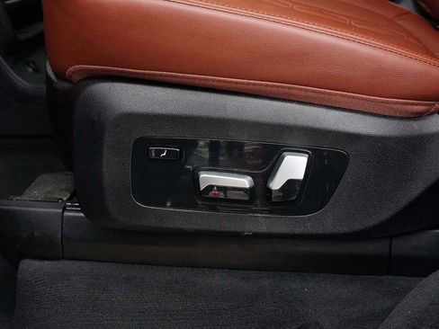 Used 2024 BMW X7 xDrive40i w/ M Sport Package image 38