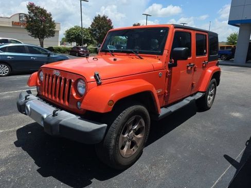 Used 2015 Jeep Wrangler Unlimited Sahara w/ Connectivity Group AWD/4WD image 2
