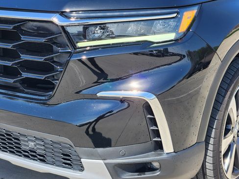 Certified 2023 Honda Pilot Touring image 9