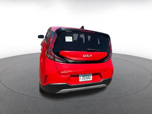 Used 2025 Kia Soul LX w/ LX Technology Package image 7