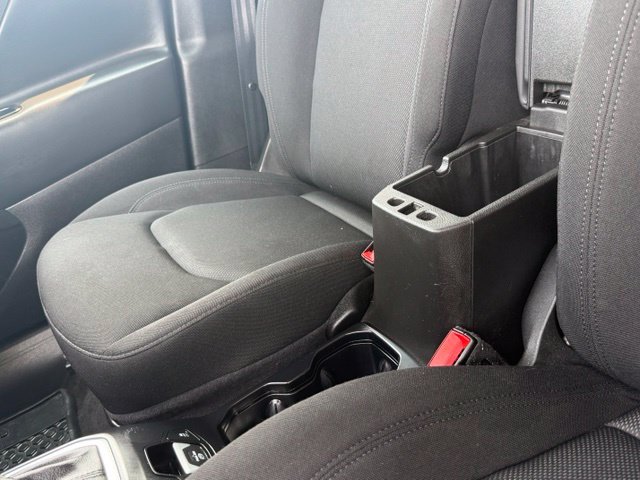 Used 2023 Jeep Renegade Latitude AWD/4WD image 42