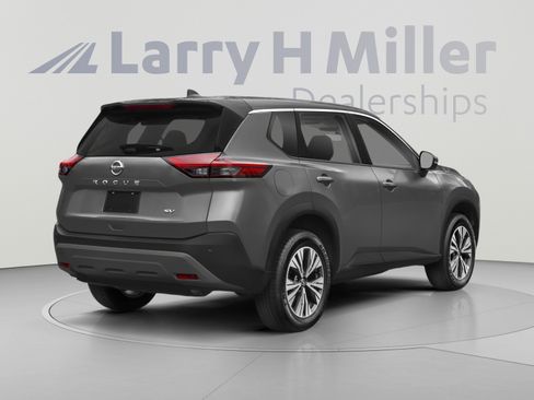 Used 2021 Nissan Rogue SV FWD image 2
