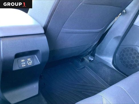 Used 2025 Subaru Crosstrek 2.0i Premium image 31