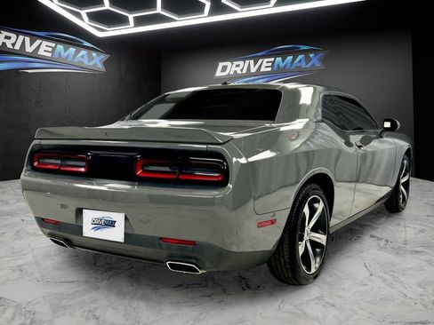 Used 2019 Dodge Challenger SXT RWD image 5