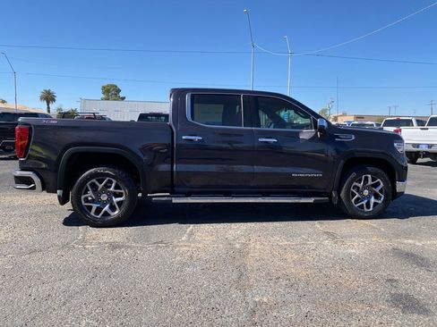 Used 2023 GMC Sierra 1500 SLT w/ SLT Premium Package image 5