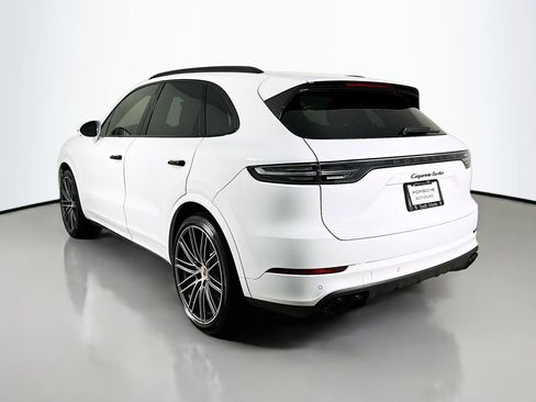 Used 2023 Porsche Cayenne Turbo image 3