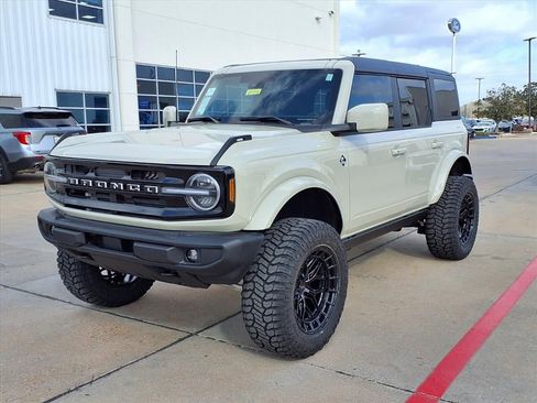 New 2025 Ford Bronco Outer Banks image 1