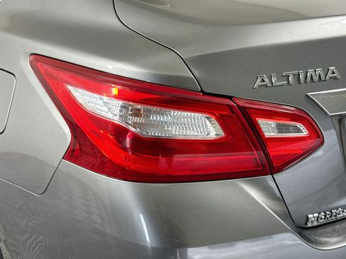 Used 2017 Nissan Altima 3.5 SL FWD image 36