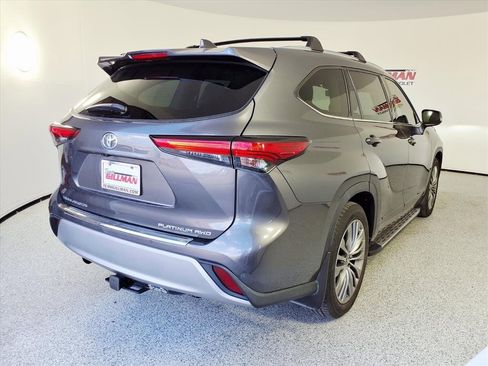 Used 2021 Toyota Highlander Platinum image 25