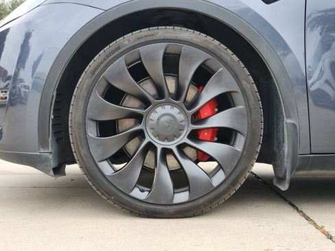 Used 2023 Tesla Model Y Performance image 11