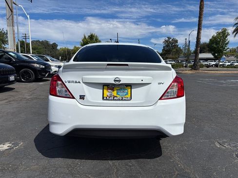 Used 2018 Nissan Versa SV FWD image 5