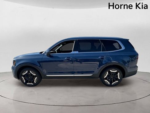 Certified 2024 Kia Telluride EX w/ EX Captain's Chair Package FWD image 6