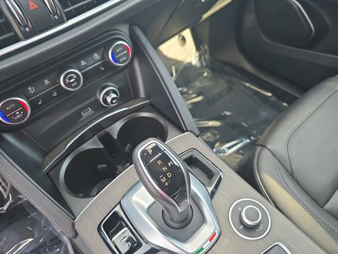 Used 2022 Alfa Romeo Stelvio Ti image 26