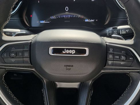 Used 2025 Jeep Grand Cherokee L Laredo RWD image 11