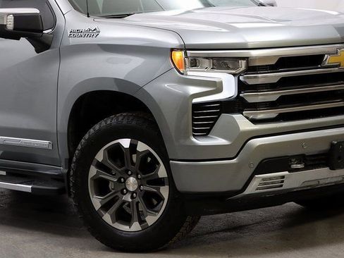 Used 2024 Chevrolet Silverado 1500 High Country w/ Technology Package image 3