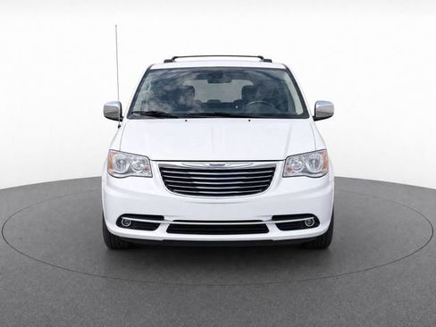 Used 2016 Chrysler Town & Country Limited FWD image 5