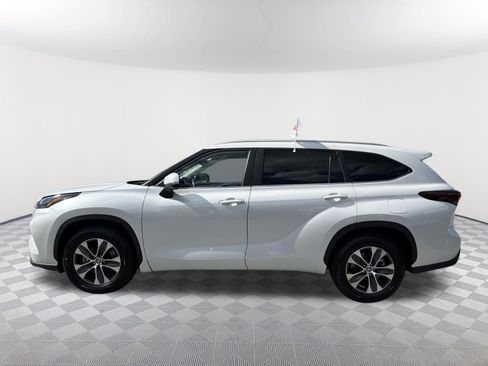 Certified 2025 Toyota Highlander XLE FWD image 15