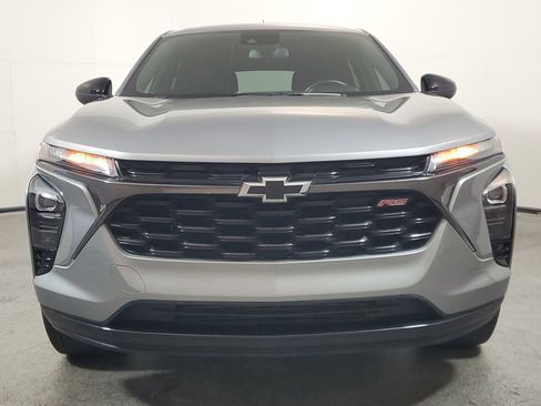 Used 2024 Chevrolet Trax RS image 2